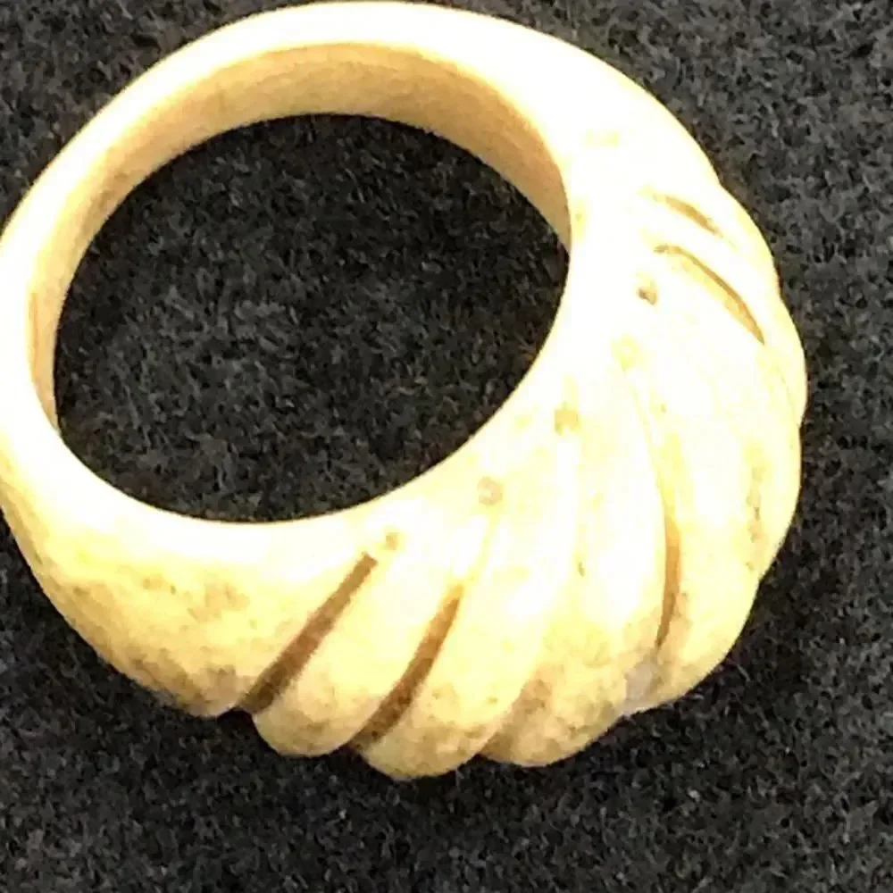 Ring Antique Hand carved cream and Inlaid gold wire Size 6 1/2 to 6 and three-qu